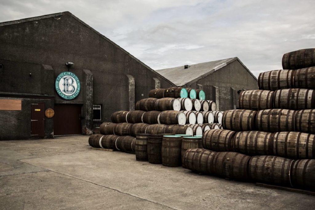 Hacia el progreso, gota a gota, con Bruichladdich Distillery